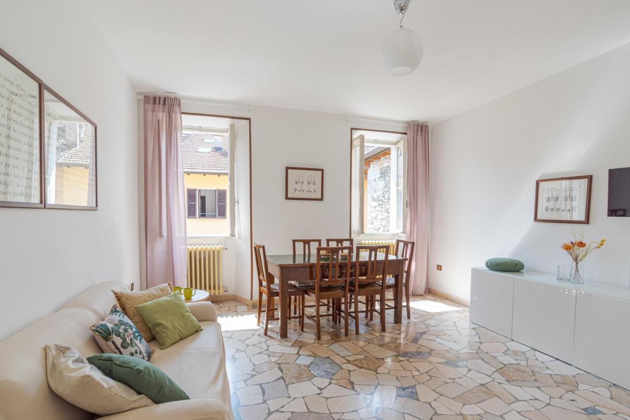 Roomy In With Small Balcony! *